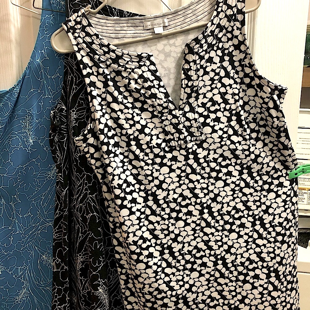 2 New York and company sleeveless shifts, All size large.